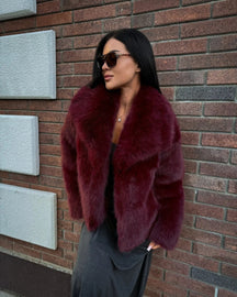 Casaco Sabrina felpuda e gola ampla