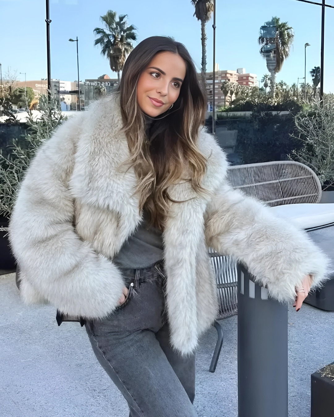 Casaco Sabrina felpuda e gola ampla