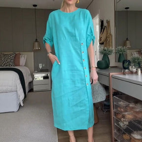 Vestido Adélie™ em Linho de Algodão com Botões Laterais e Fenda Sofisticada / Movimento e Elegância na Medida Certa!